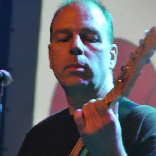We zijn nog op zoek naar try out voor onze band jaren 70 muziek