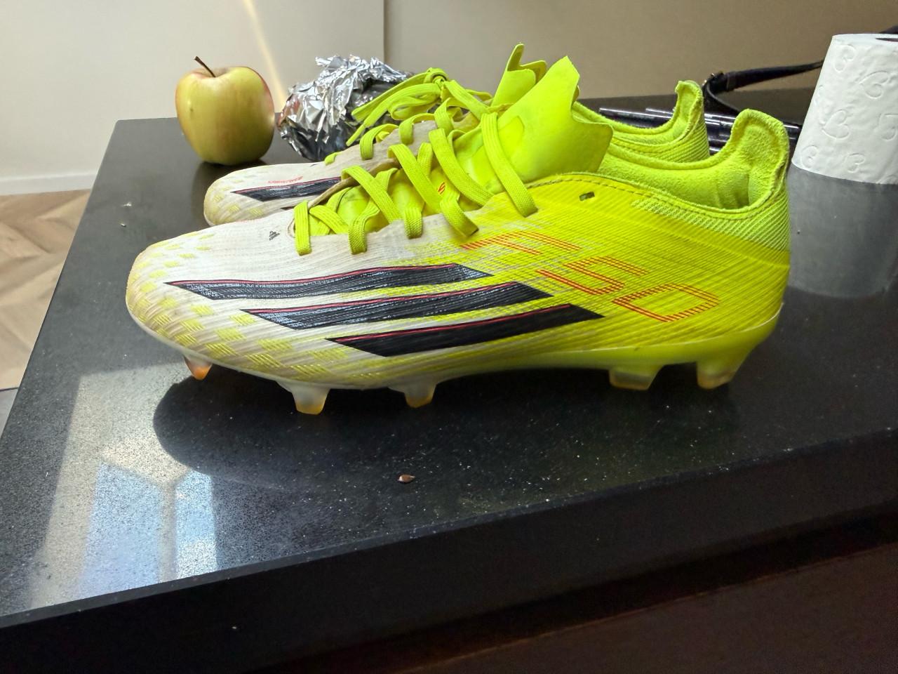 Adidas predator voetbalschoenen maat 40