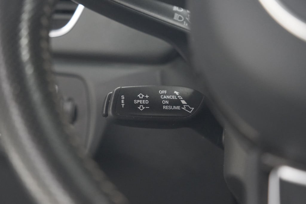 Audi Q3 1.4 tfsi cod sport s line edition | parkeersensoren | navigatie | c