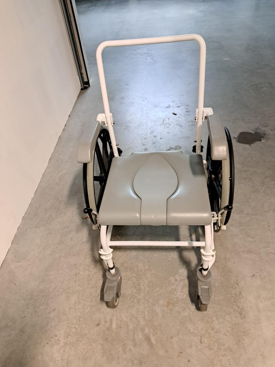 Douchestoel met toebehoren