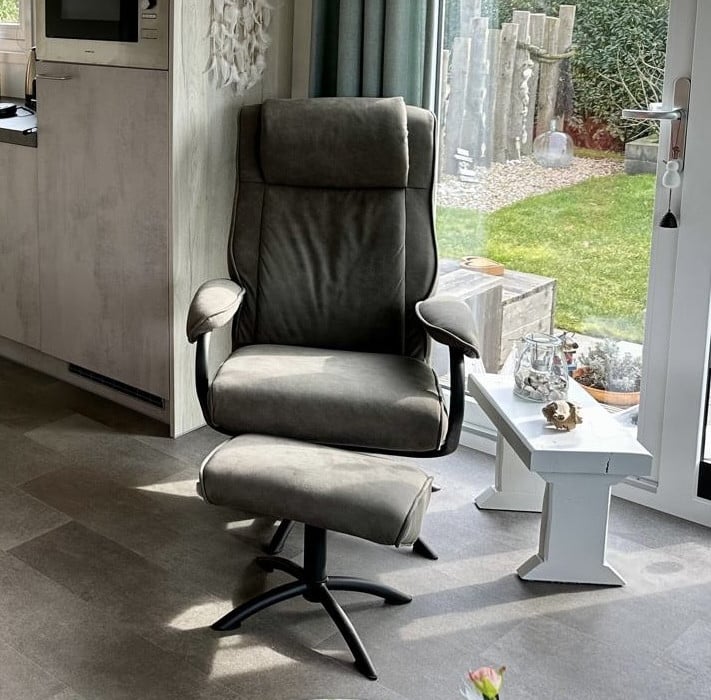 Fauteuil met voetenbankje