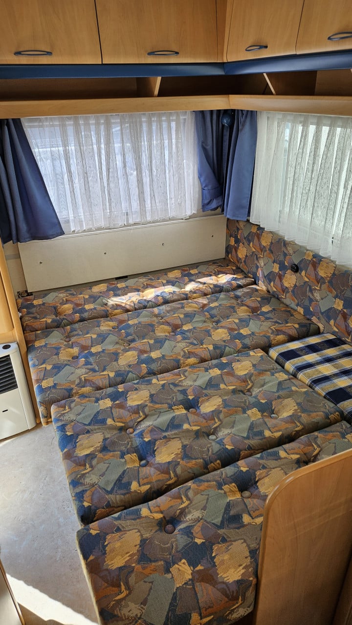 Hobby de Luxe 440 SF van het bouwjaar 1999