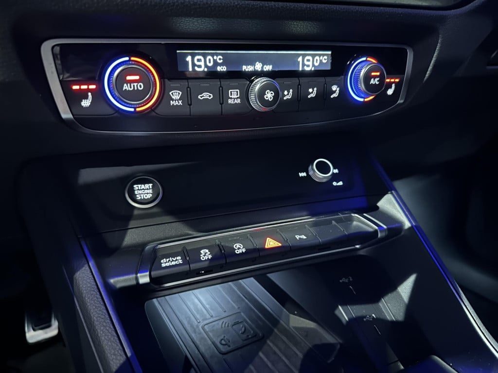 Audi Q3 35 tfsi s edition *pano*camera*trekhaak*