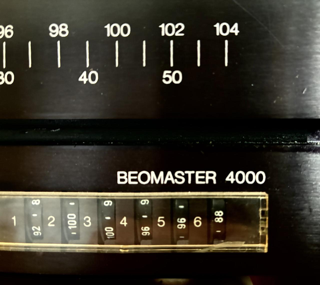 B&O Beomaster 4000 + Luidsprekers (Beovox 4703)