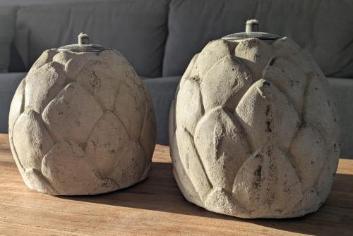 2 Betonnen olielampen