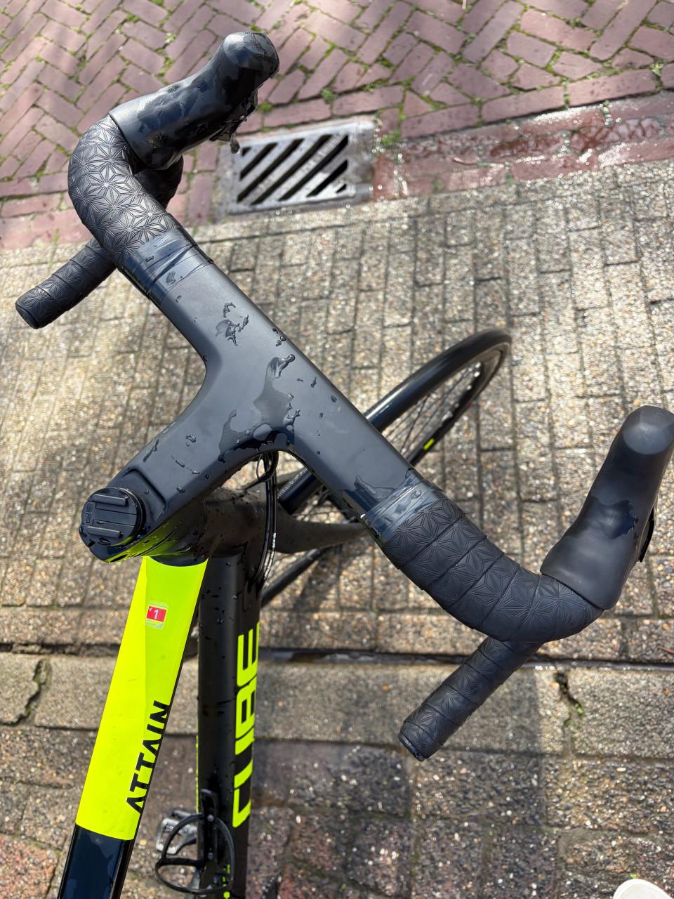 Cube attain racefiets met carbonstuur