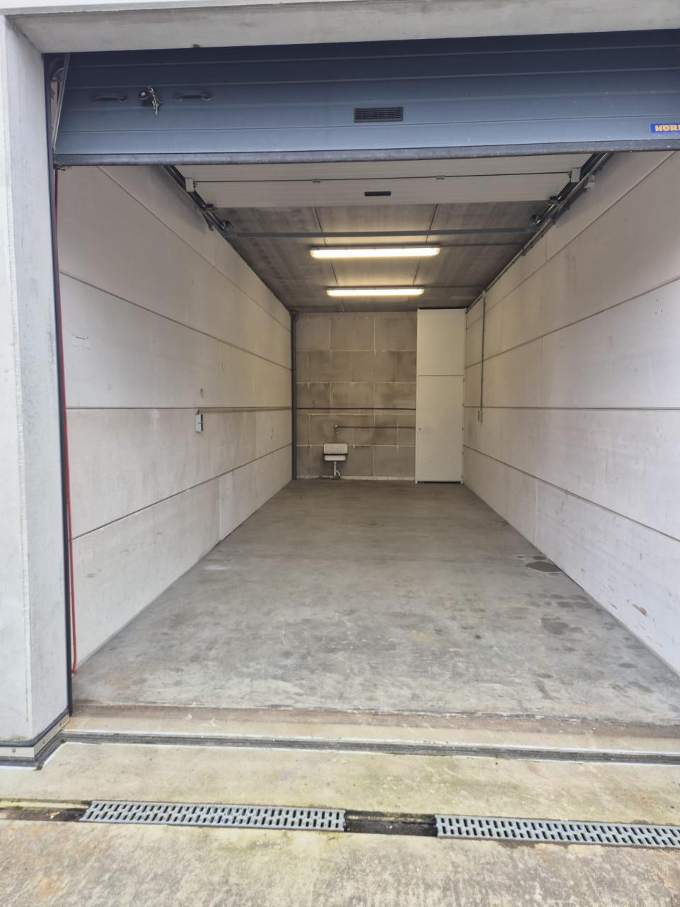 Te huur mega garage Middelburg