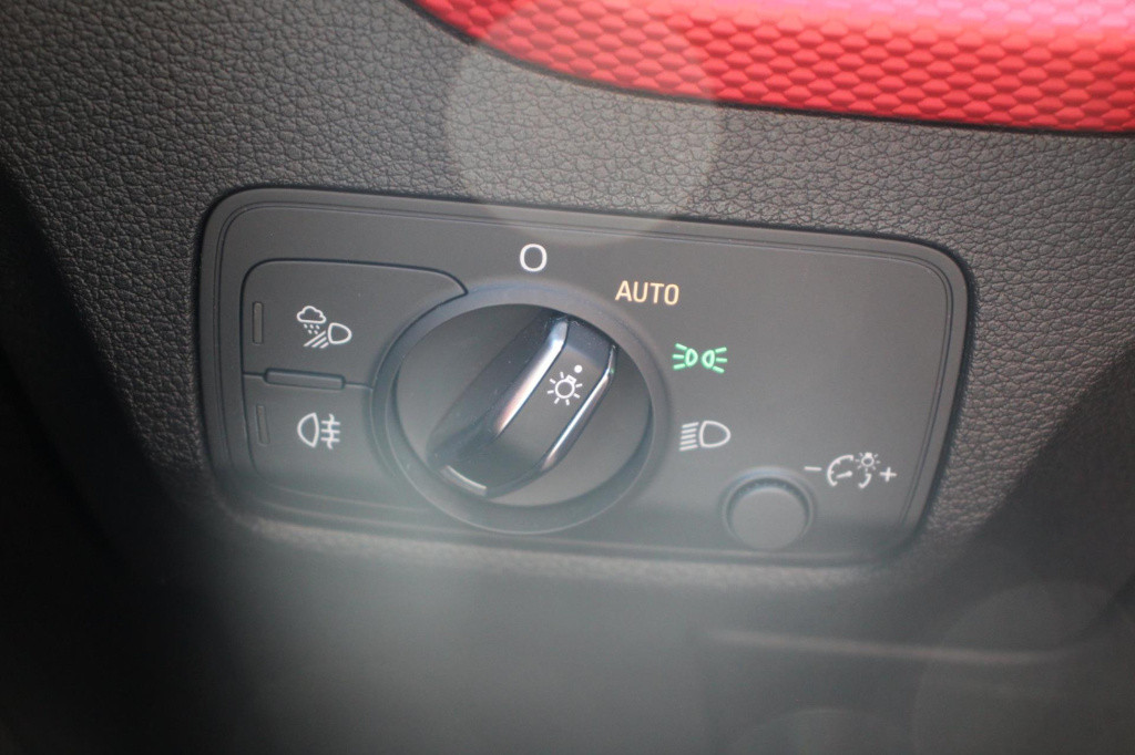 Audi Q2 1.4 tfsi sportline - automaat - acc - led - matrix - apple carplay 