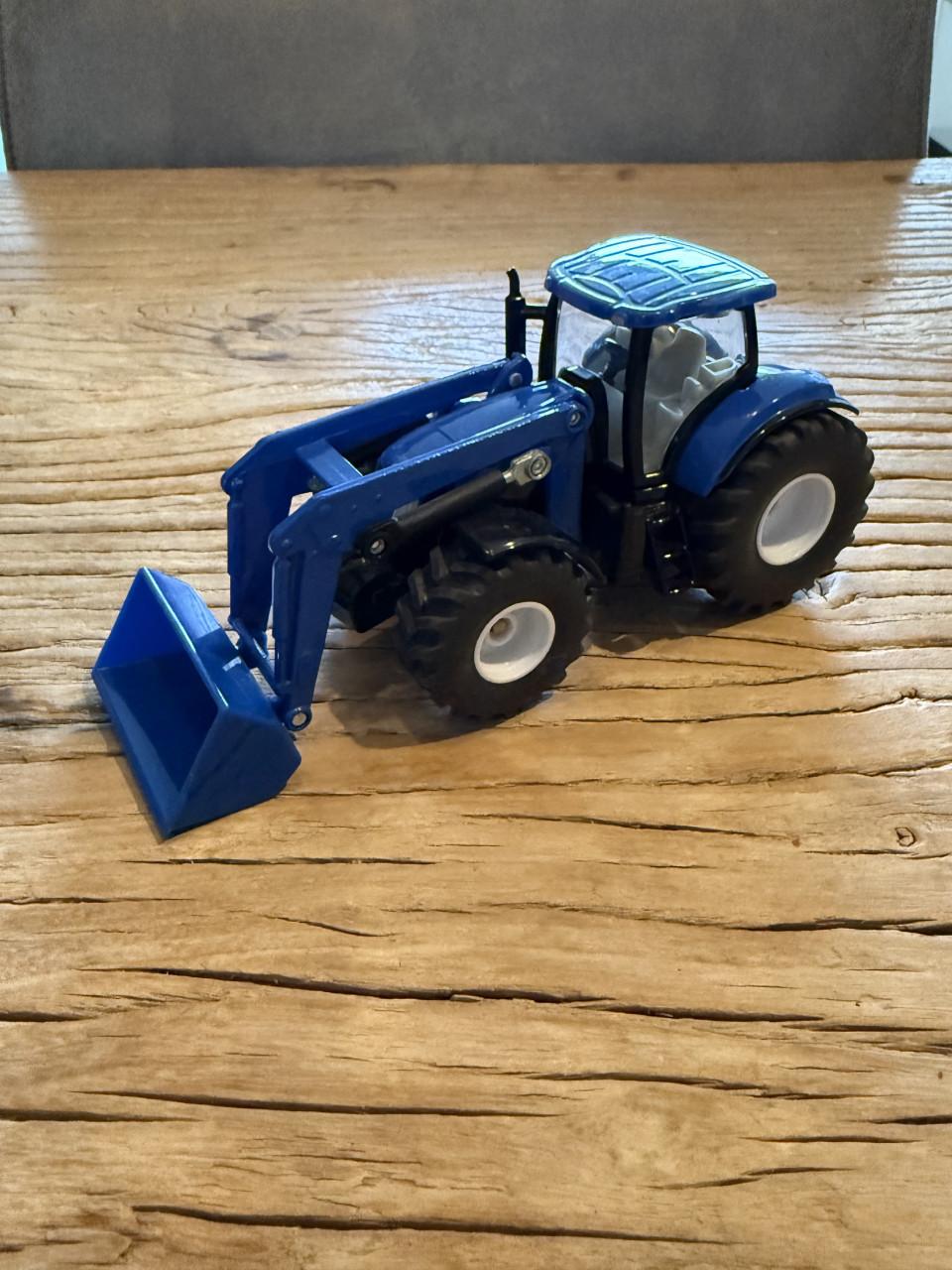 Siku 1986 New Holland T7070 met voorlader - 1:50