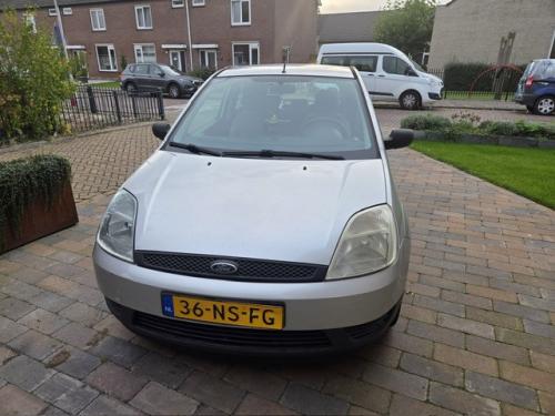 Ford Fiësta 1.25 16V 3DR 2004 Grijs