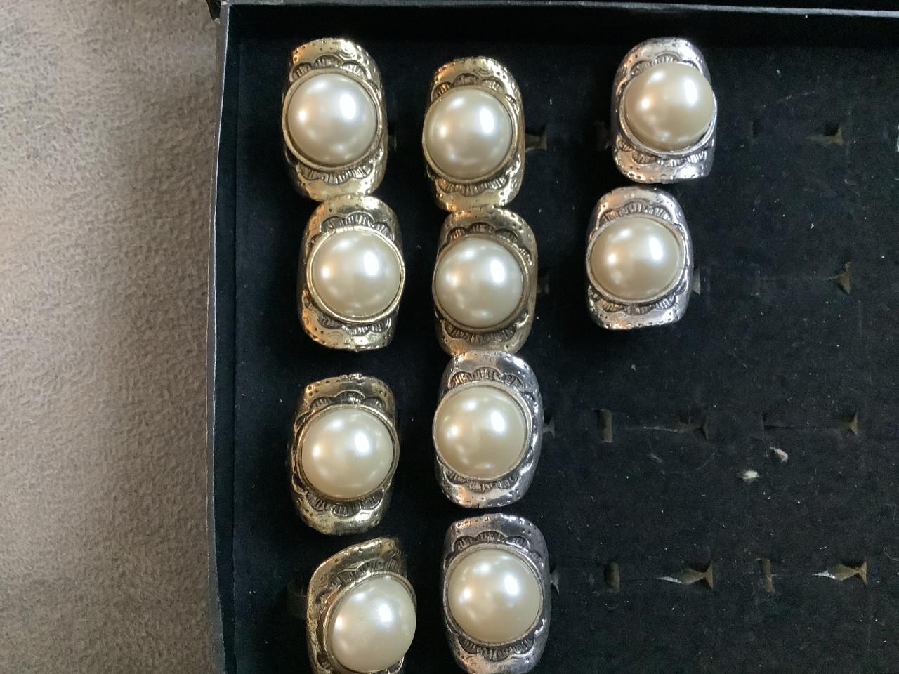 Partij verstelbare ringen.   Actie, Actie, Actie. ( partij 45)