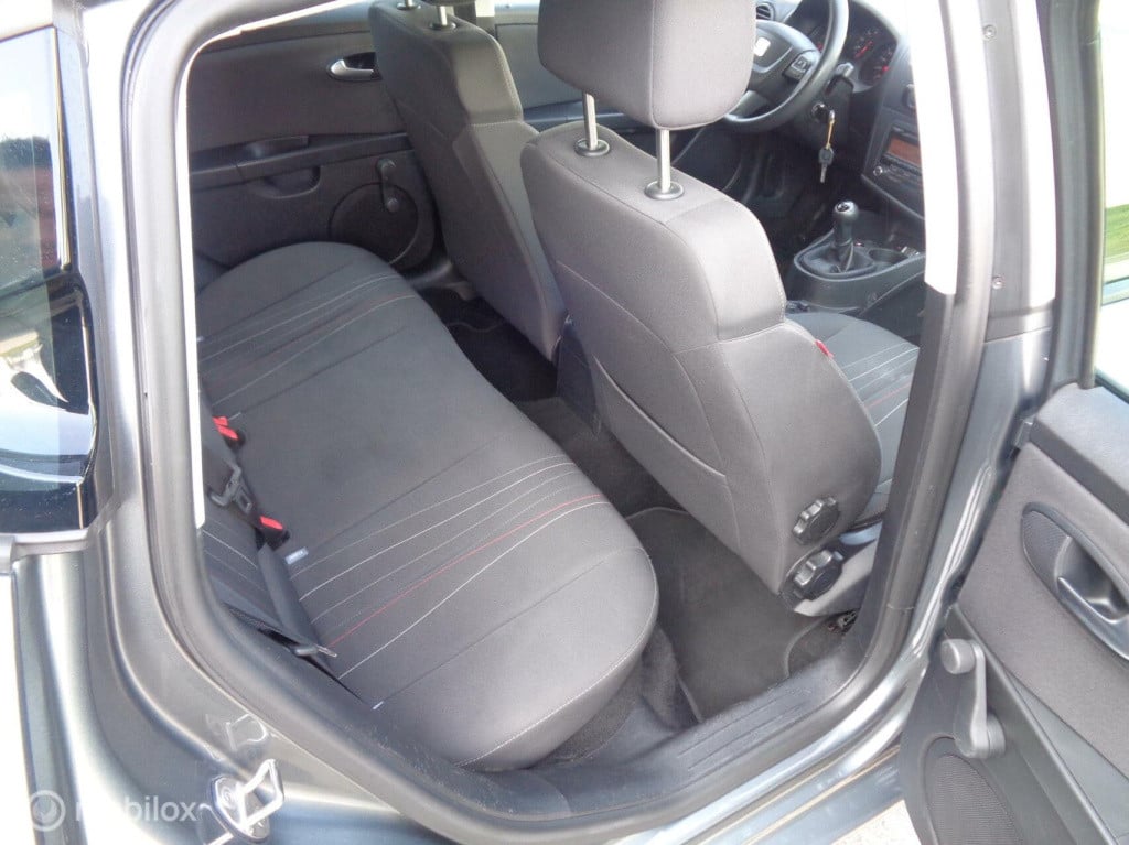 Seat Leon 1.2 tsi ecomotive copa/airco/lm velgen/trekhaak/nieuwe ketting!
