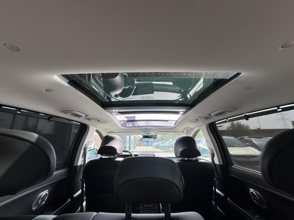 Hyundai Ioniq 9 connect+ awd 7p. 110.3 kwh nu in de showroom!