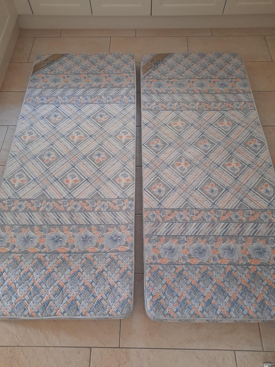 2 x matras 80 x 190 (in goede schone staat )