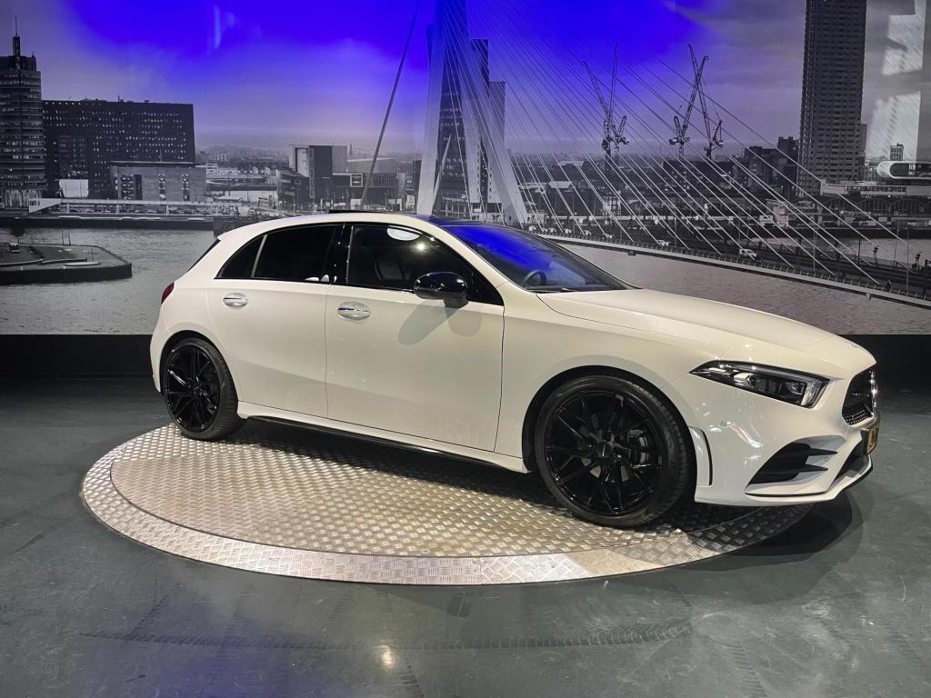 Mercedes-Benz A-Klasse 180 business solution amg *nl auto*led*pano*camera*