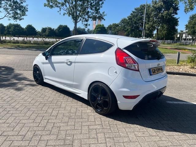 Ford Fiesta 1.6 metal|leer|rijklaar(van particulier)
