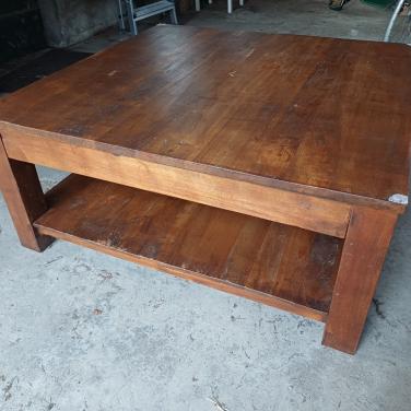 Degelijke salontafel