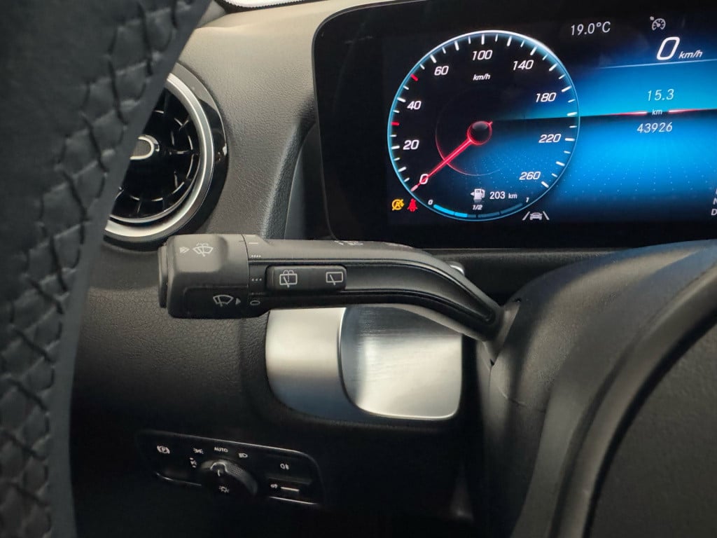 Mercedes-Benz Glb 180 business solution