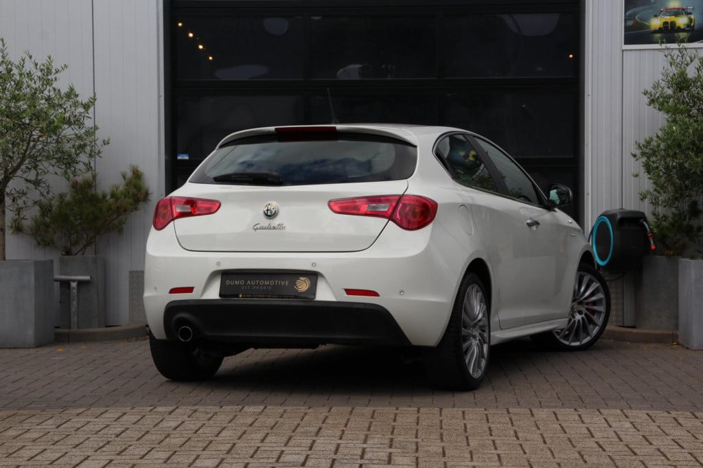 Alfa Romeo Giulietta 1.4 t turbo sportiva tct automaat - xenon - leder - st