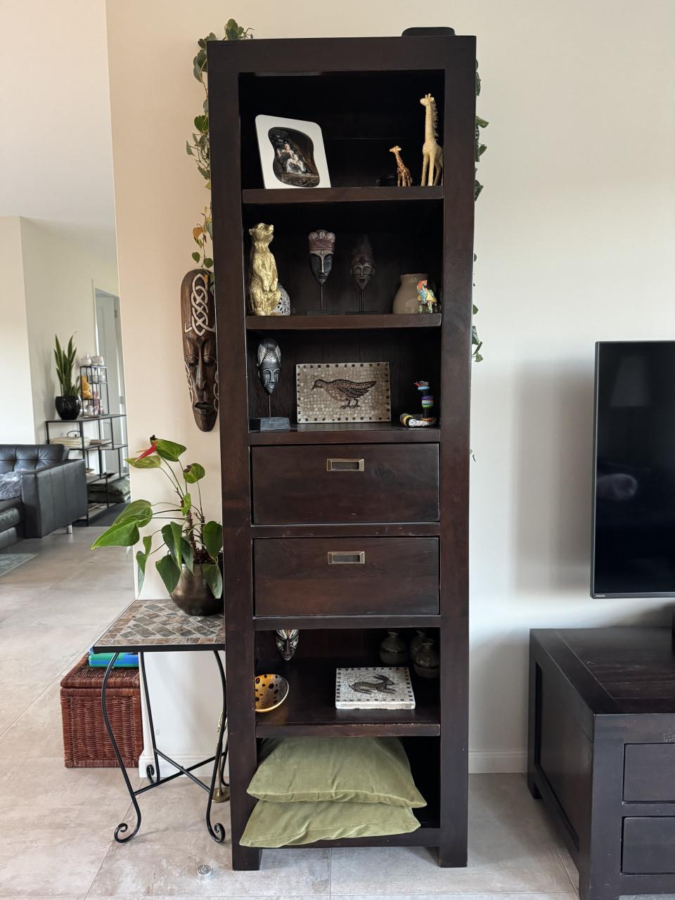 Meubels, kasten, eettafel, tv-meubel, vitrinekast