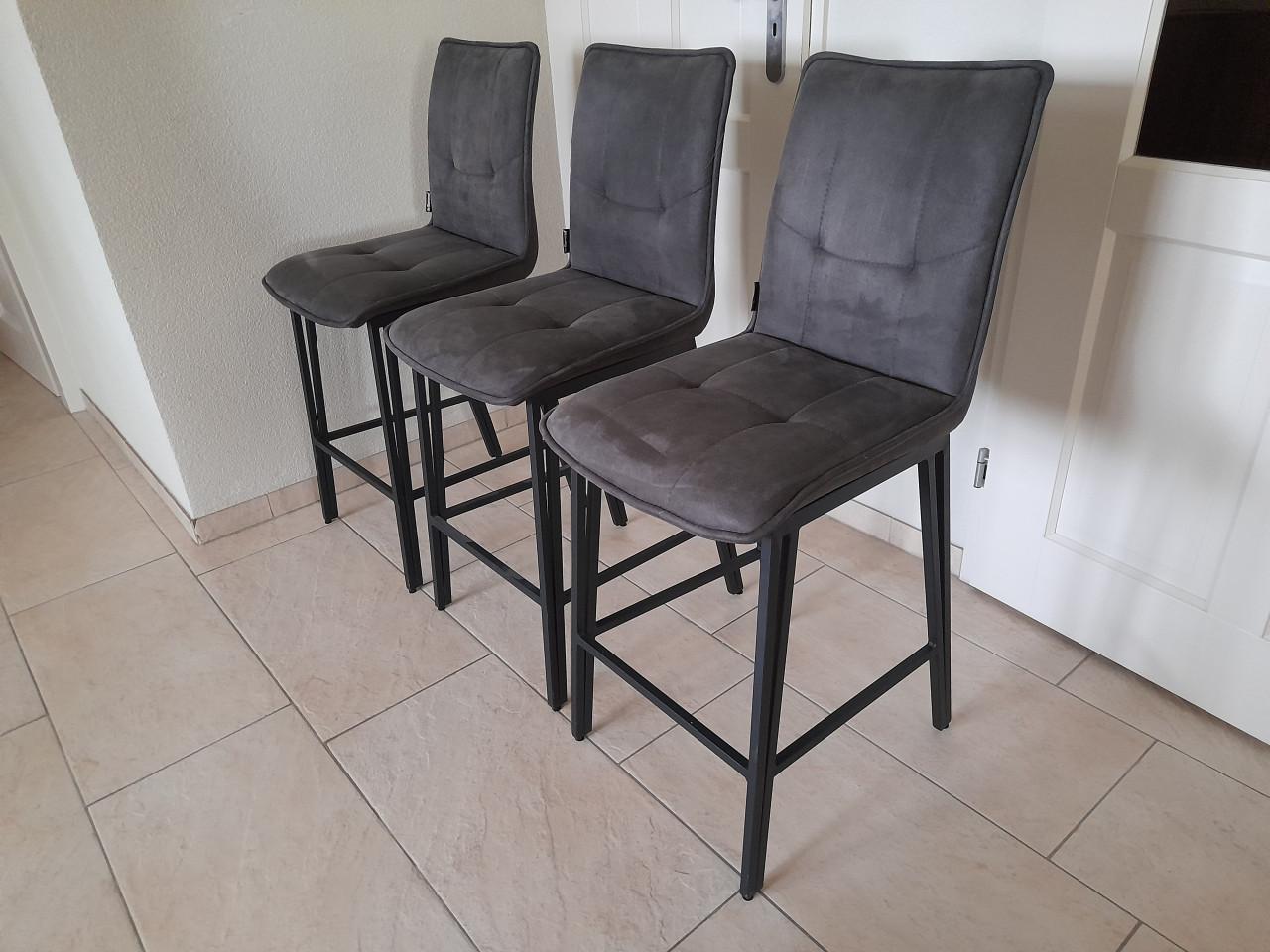 3 Barkrukken (in goede nette staat )
