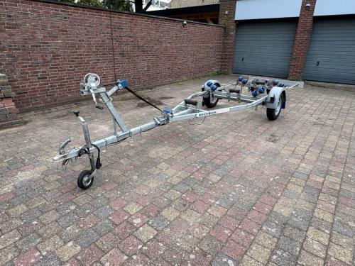 Kanteltrailer TTH 750 EASYROLLER COC met gratis Wayfarer zeilboot