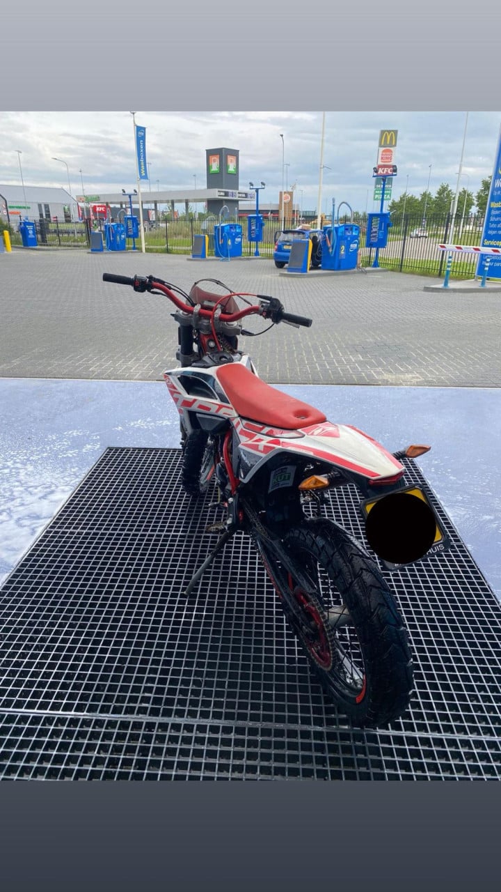 Beta Motard rr50 schakel brommer