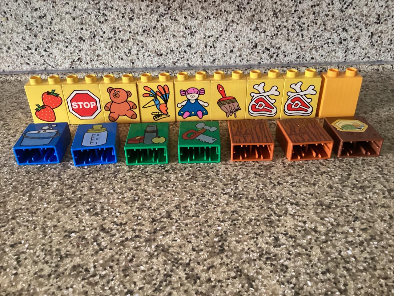 Lego.  Duplo.    16x rechthoekig 1x2x2.   17x vierkant 2x2x2.   etc.