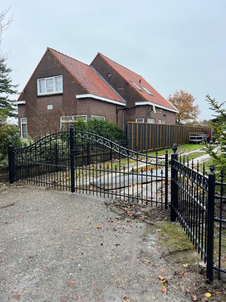 Een meerwaarde voor elke woning. Inrijpoorten elk type en maat is mogelijk.