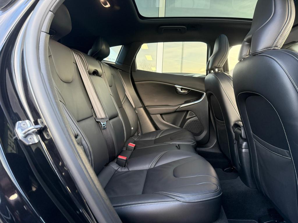 Volvo V40 2.0 t4 business sport r-design 190 pk