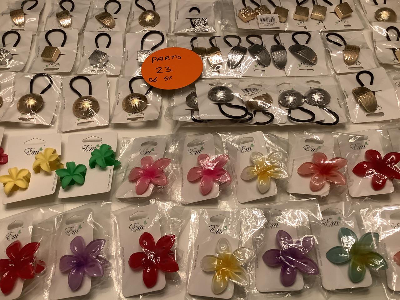 Partij leuke haarclips/haarspelden en haarelastieken. ( partij 23)