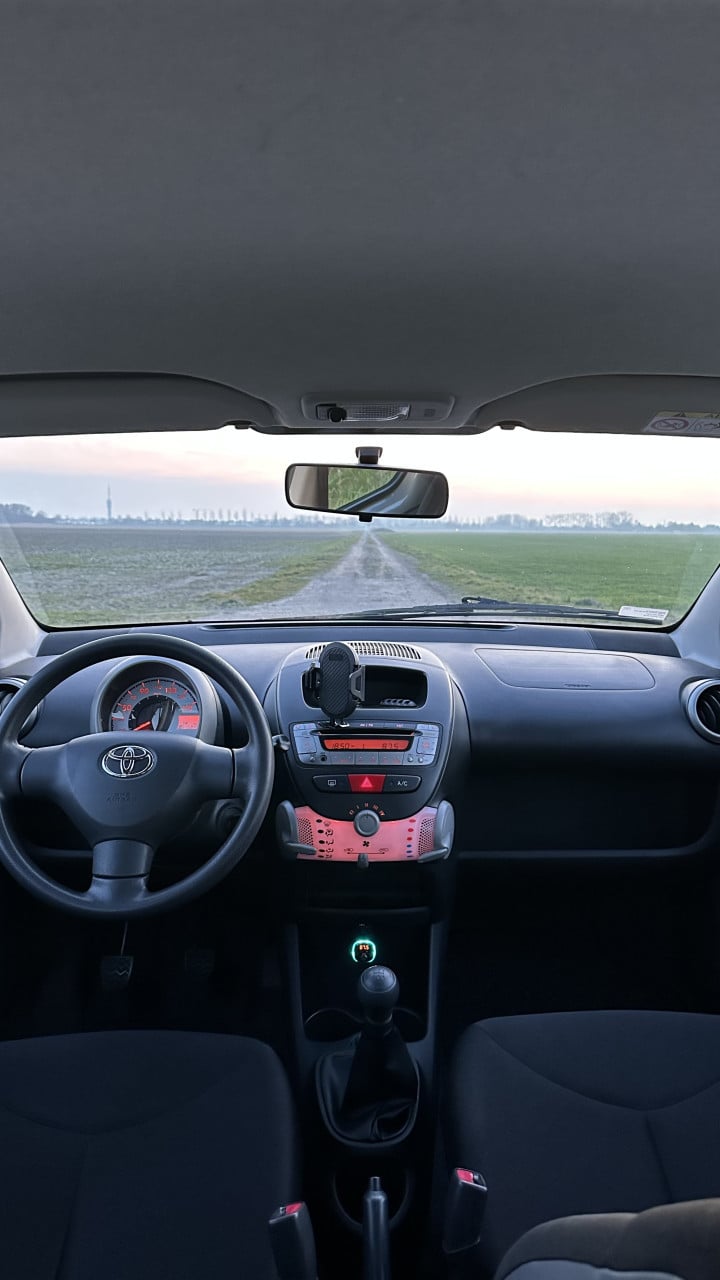 Toyota Aygo 1.0 12V Vvt-i 5DRS 2013 Grijs