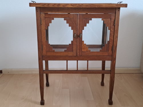Vintage theekastje met afneembaar dienblad
