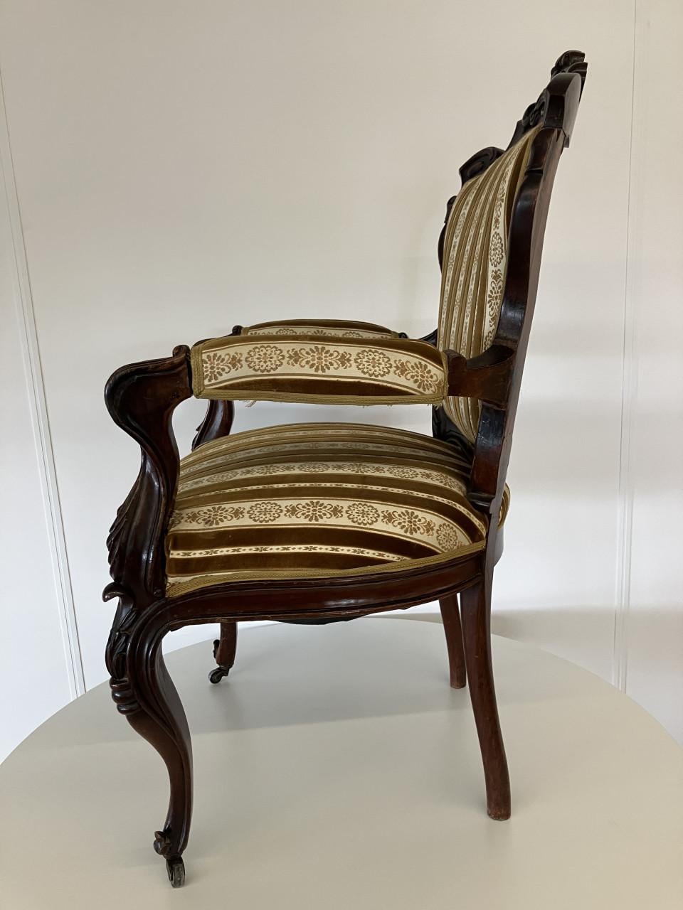 Prachtige Frans Victoriaans fauteuil met fluwelen bekleding