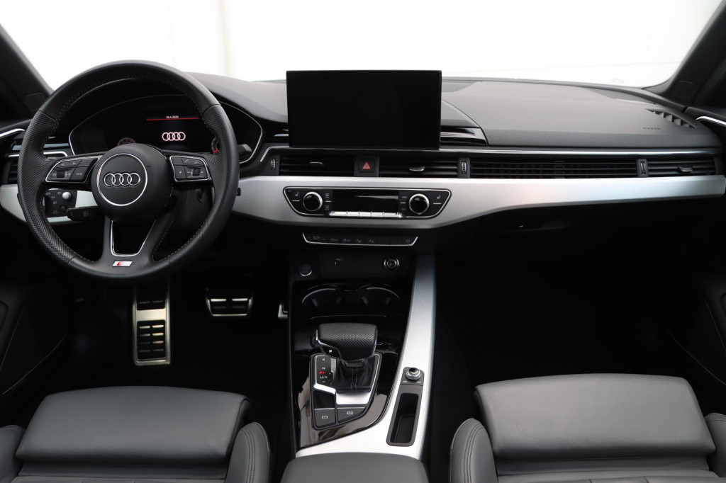 Audi A4 limousine 35 tfsi launch edition sport