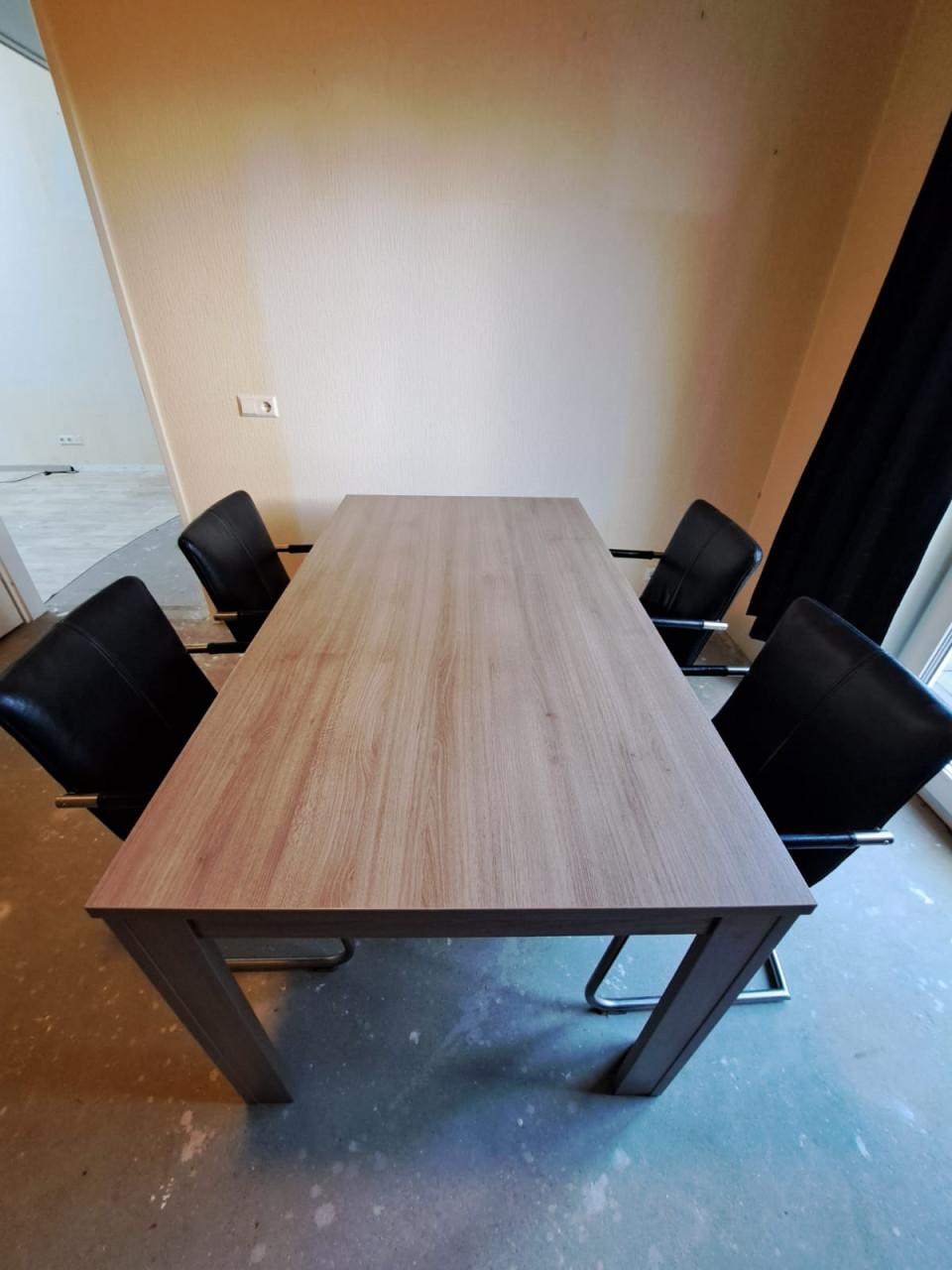 Nette eethoek met stoelen