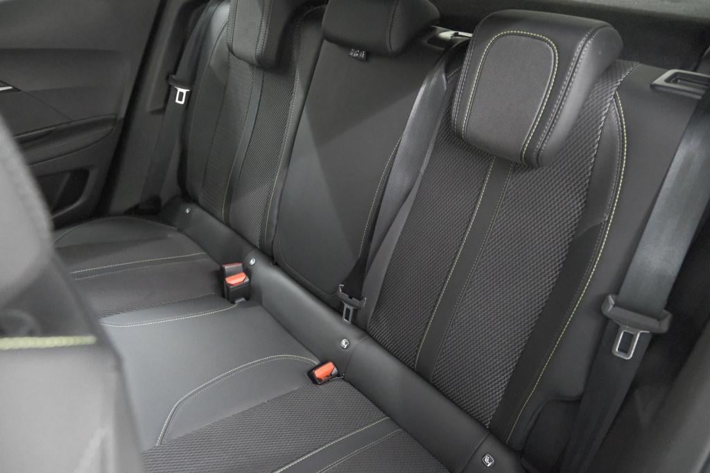 Peugeot 2008 1.2 hybrid 145 gt | camera | apple carplay | parkeersensoren