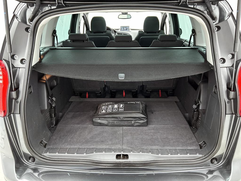 Peugeot 5008 130 pk style 7 persoons | rijklaar | trekhaak | panoramadak | 