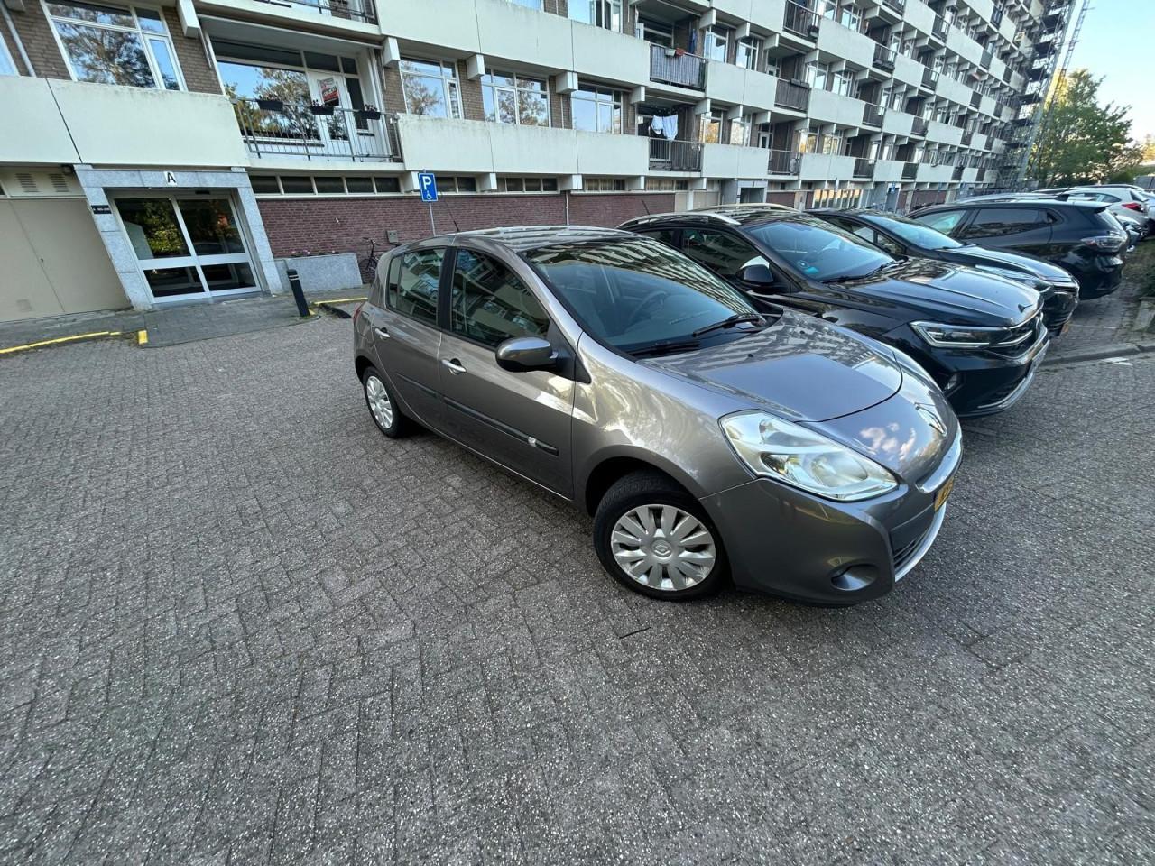 Te koop aangeboden: goed rijdende en betrouwbare Renault Clio uit 2011.