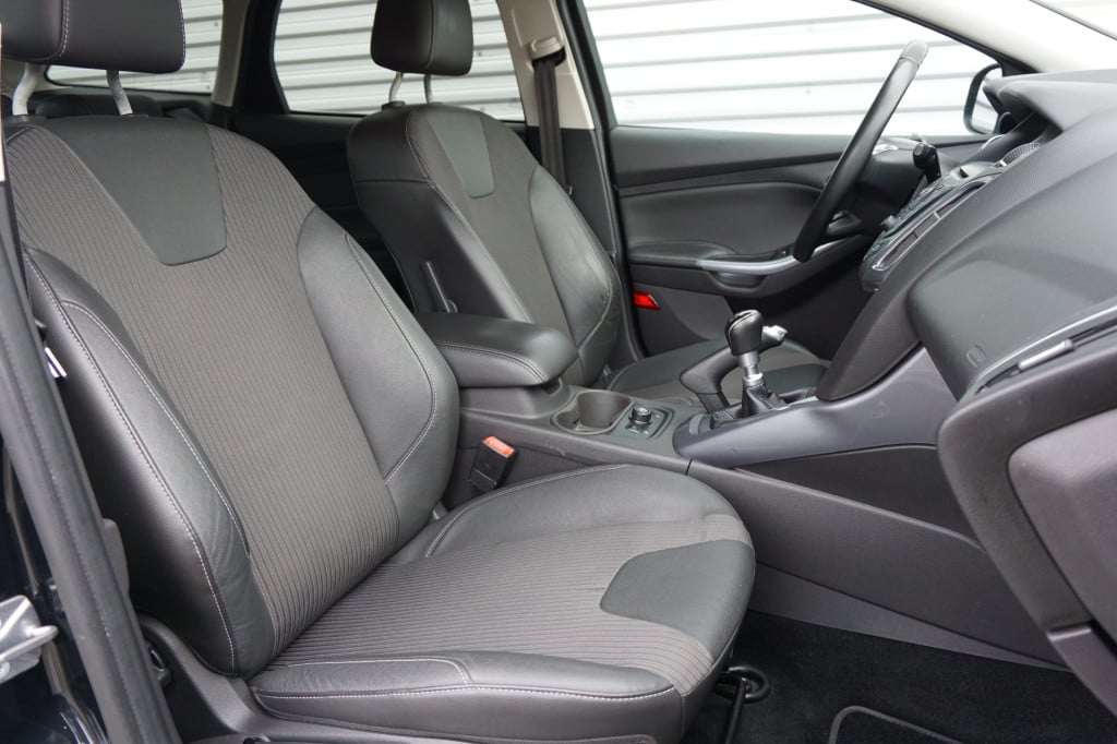 Ford Focus wagon 1.0 ecoboost lease titanium climate / navi / cruise / elek