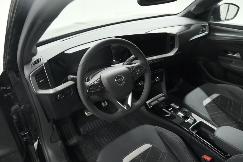 Opel Mokka turbo 130 at ultimate | camera | dodehoekdetectie | massage | ad