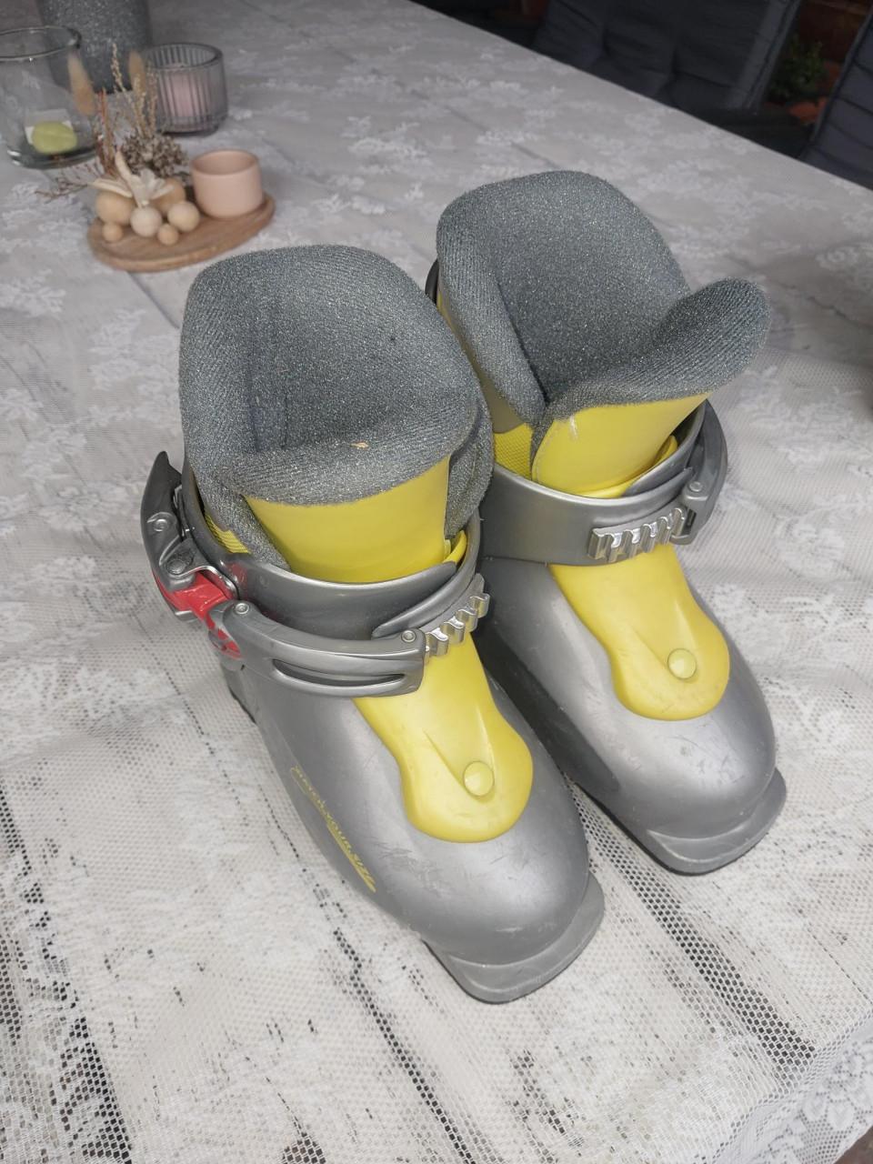 Sneeuwschoenen/jas/legging/handschoenen/skischoenen/ski's