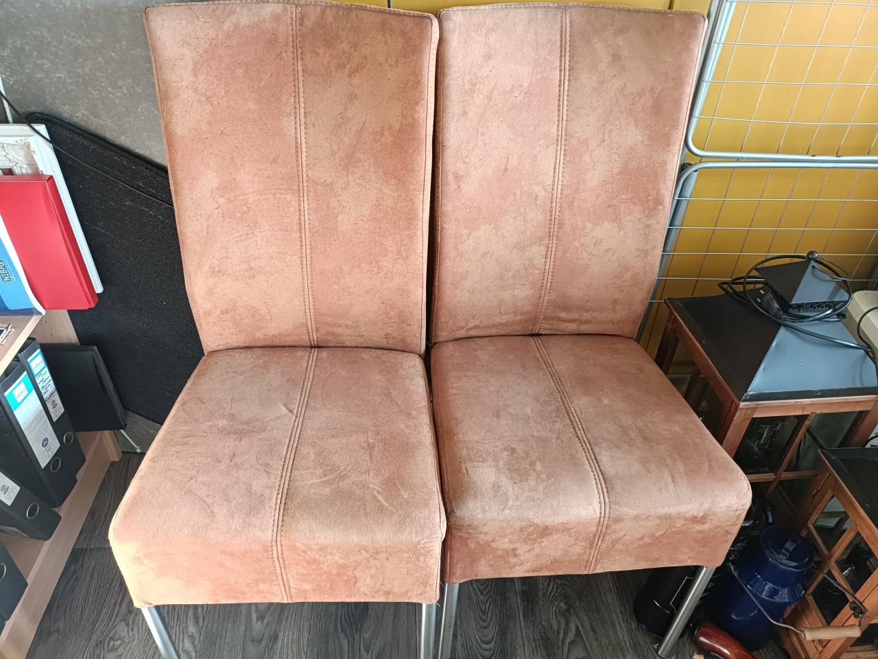 2 eettafelstoelen