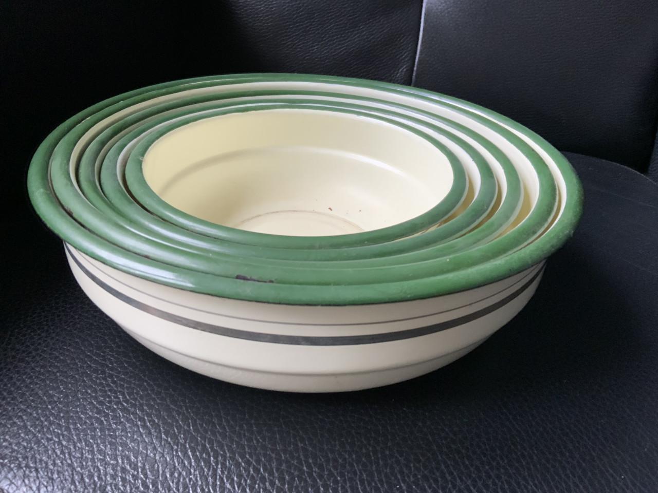 Retro nest schaaltjes