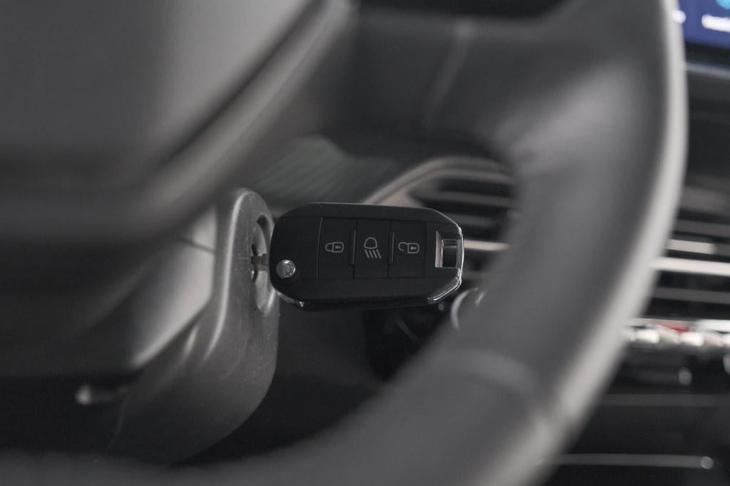 Peugeot 2008 puretech 100 allure | camera | navigatie | parkeersensoren | a