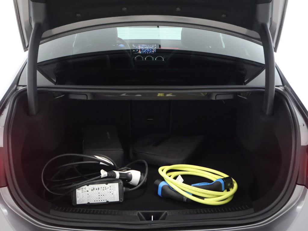 Mercedes-Benz A-Klasse 250 e sedan amg plug-in hybride amg line | night pak