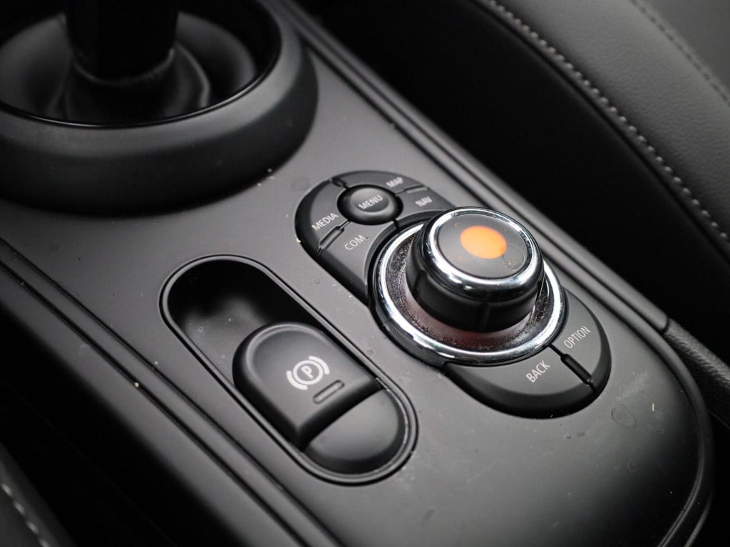 Mini Countryman 1.5 cooper business edition | automaat | lage km stand | ac
