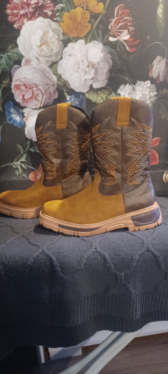 Heren boots, materiaal leer 25,—€