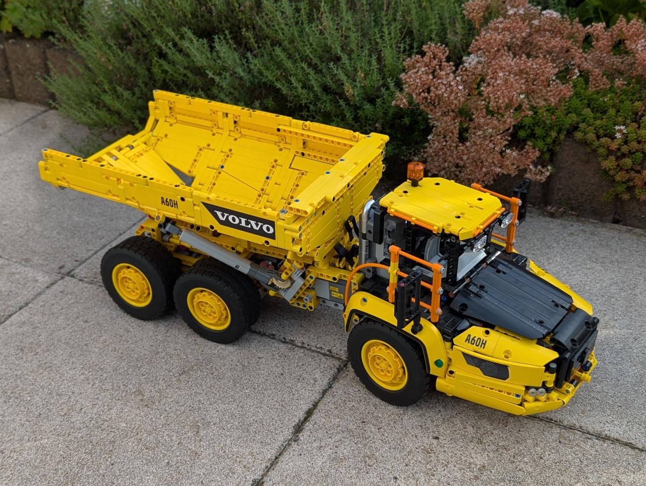 Lego Technic Volvo A60H en CAT D11 Bulldozer