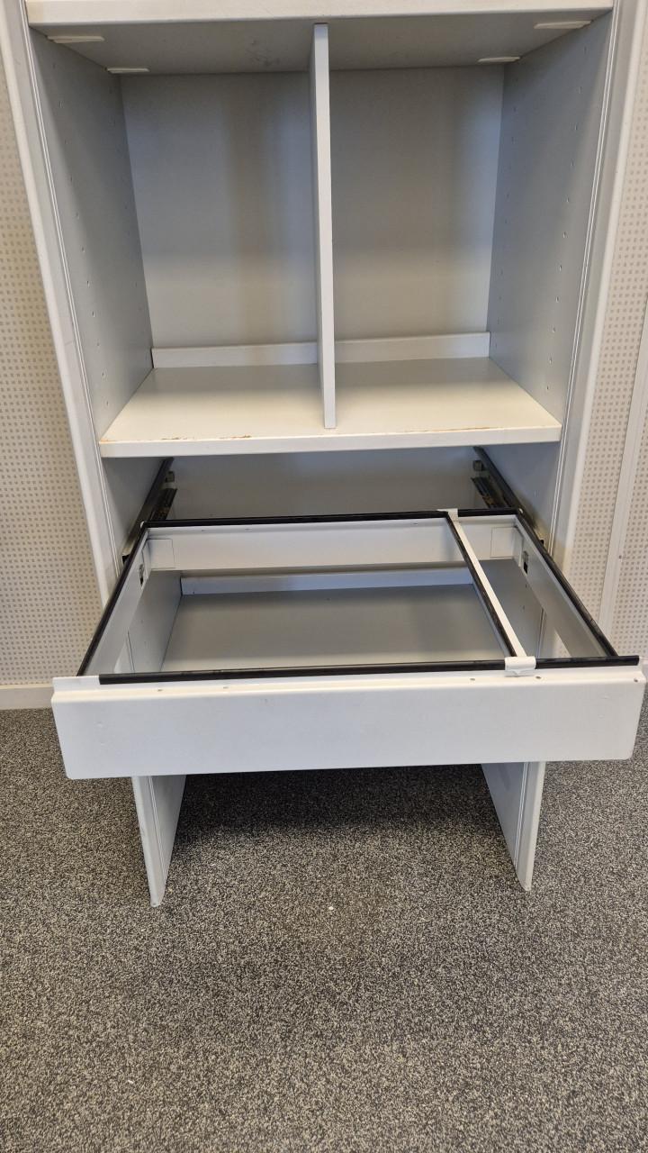 Kantoormeubelen bureau, ladekast, kast